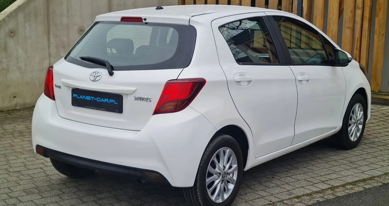 Toyota Yaris cena 38900 przebieg: 98000, rok produkcji 2015 z Jedlina-Zdrój małe 781
